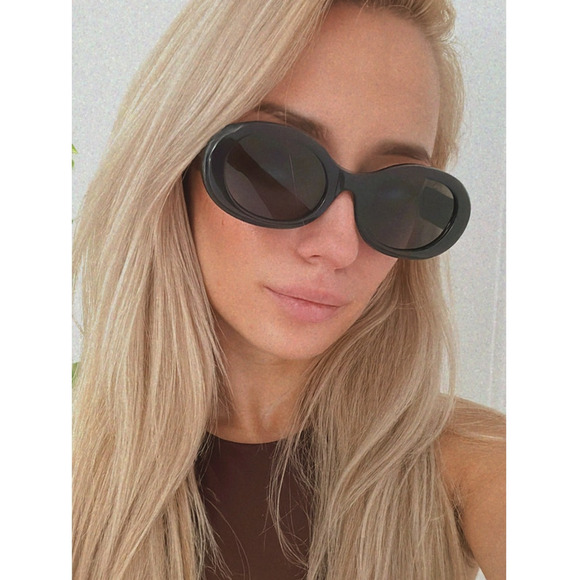 NEW Gucci GG1587S 001 Oval Black Sunglasses